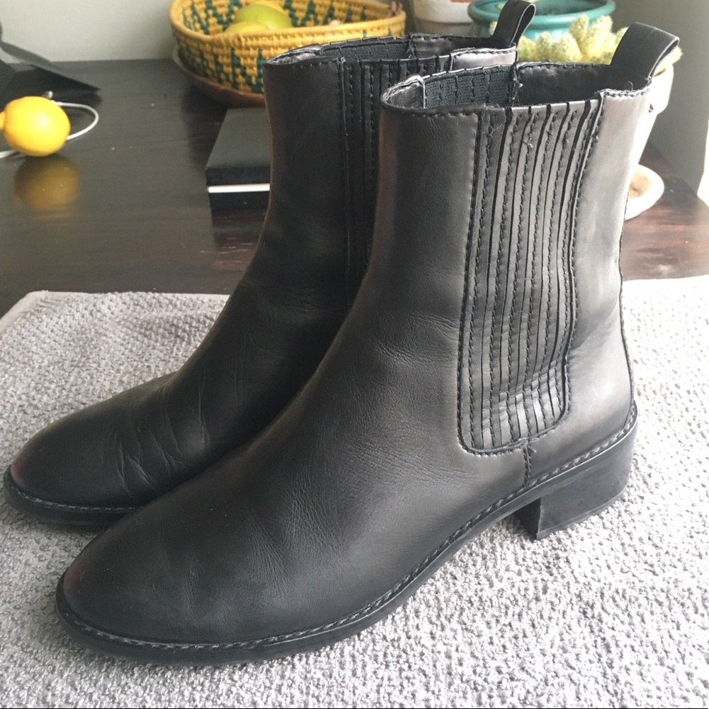 Michael Kors black leather Chelsea boot!